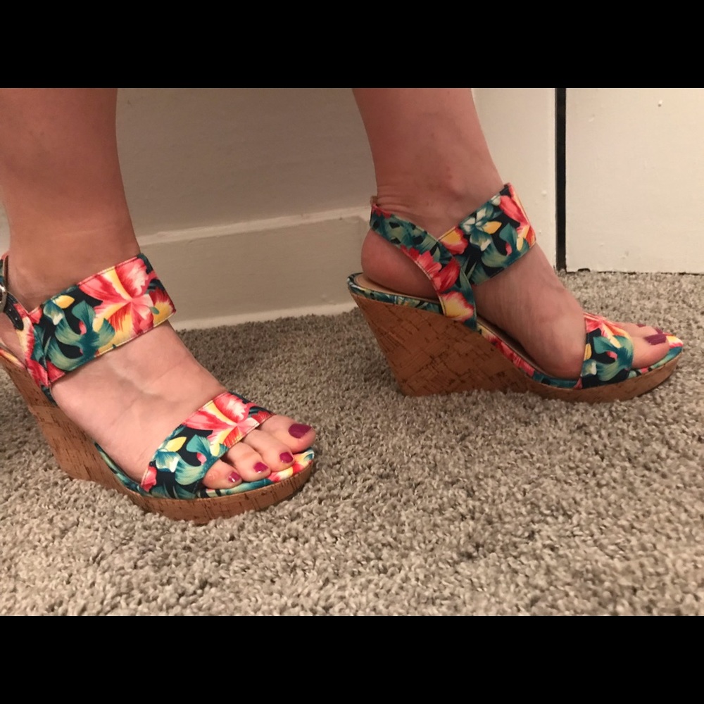 Fun floral summer sandals!